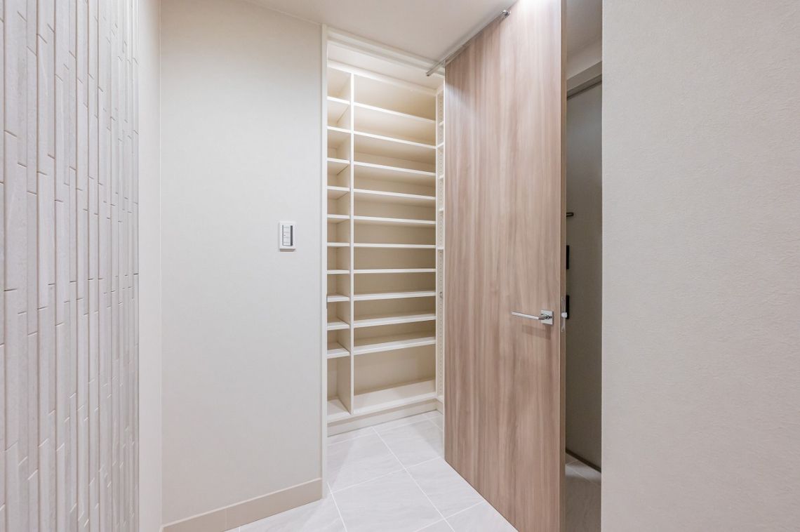 パークシティ中央湊　ザ　タワー収納