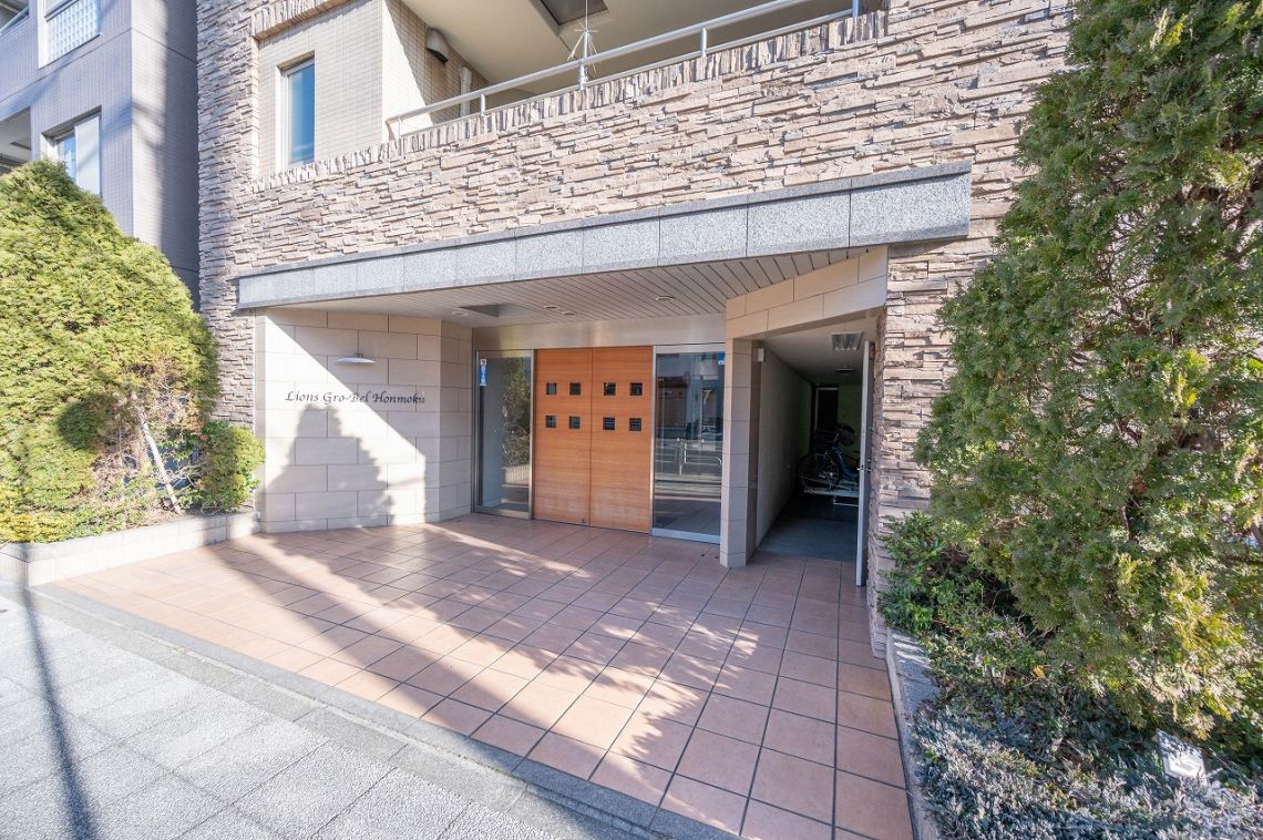 ライオンズグローベル本牧エントランス