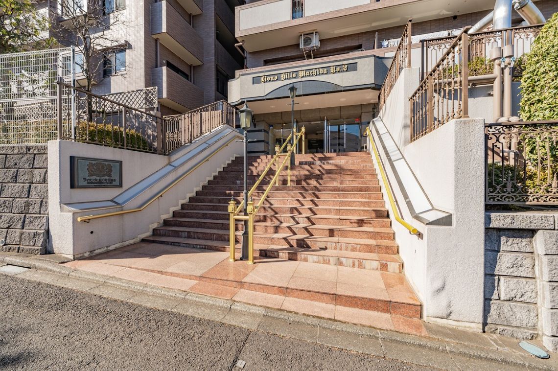 ライオンズヒルズ町田第二エントランス