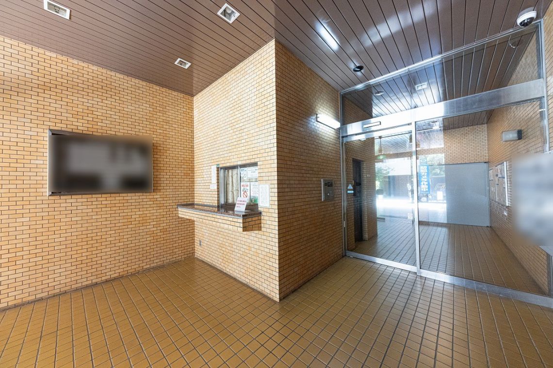 ライオンズマンション三鷹駅前通り・名取屋興産ビルエントランス