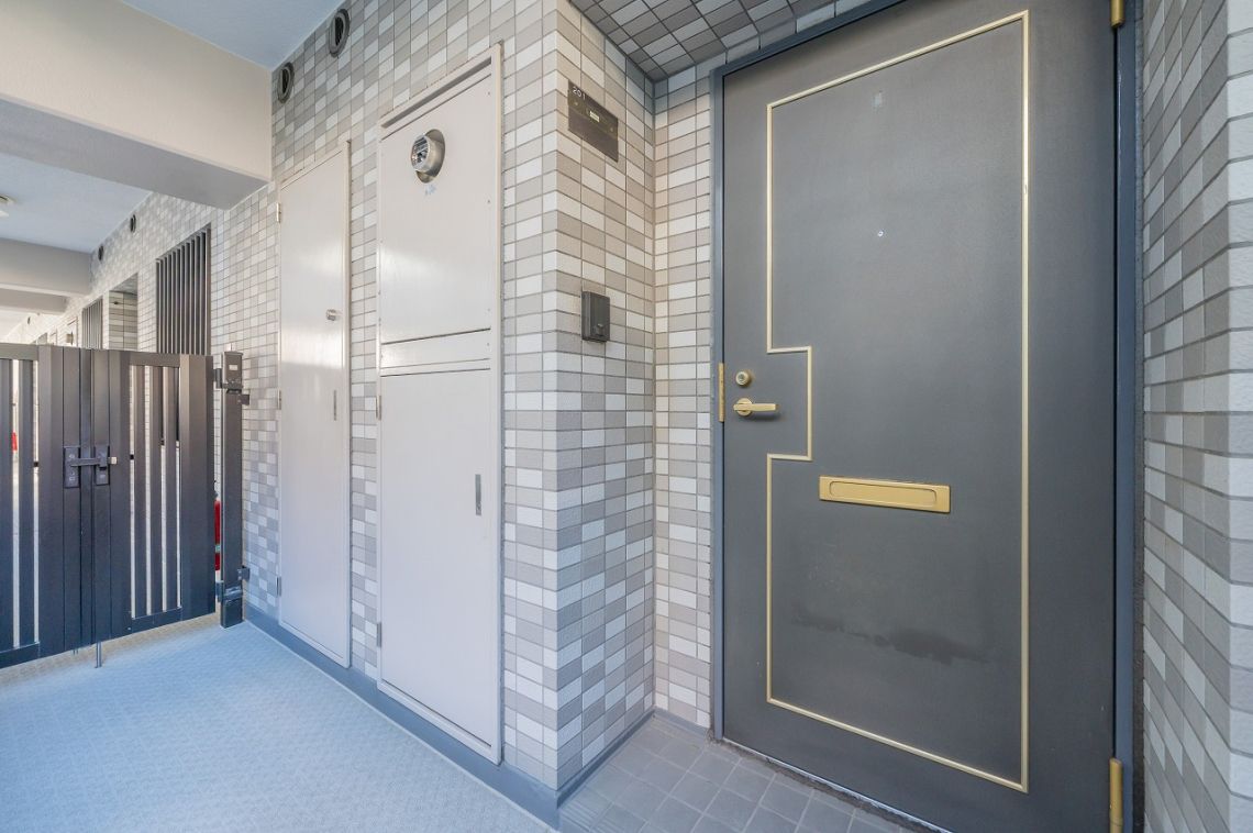 ライオンズヒルズ北寺尾玄関