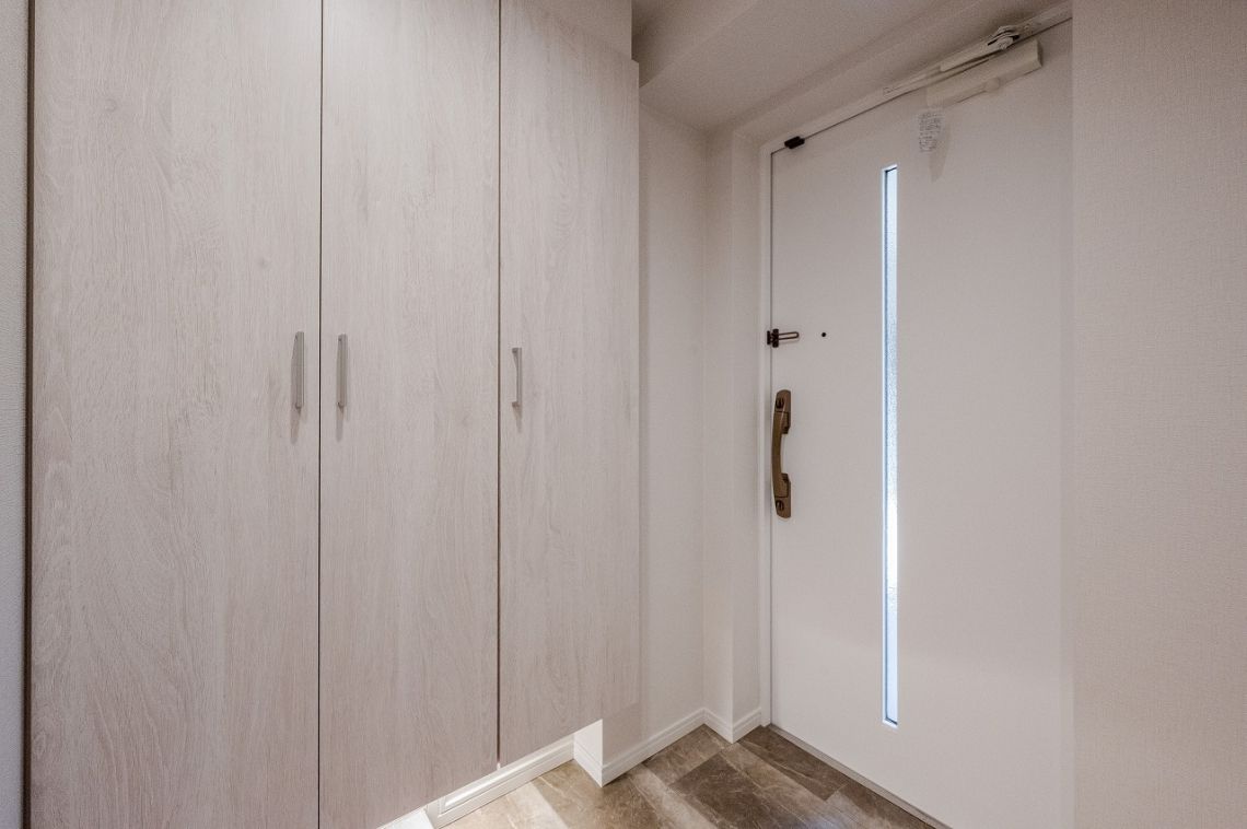 リブゼディライトステージ玄関