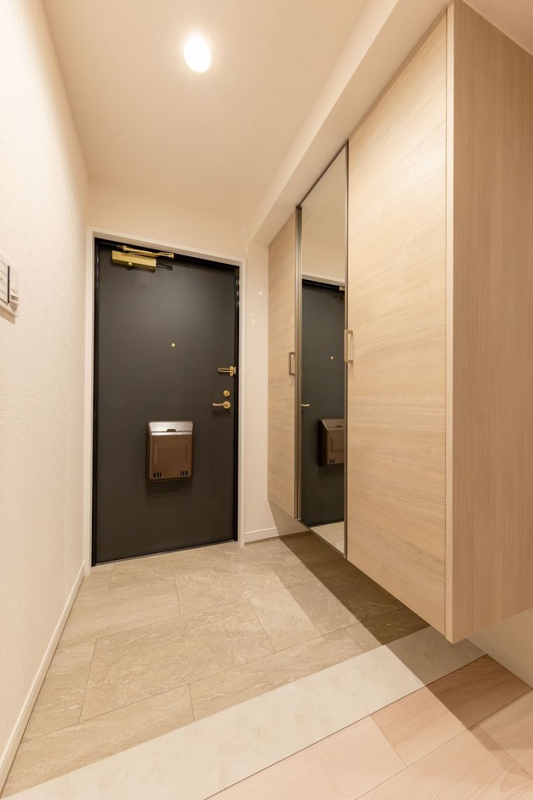 ユーステージ香流伍番館玄関