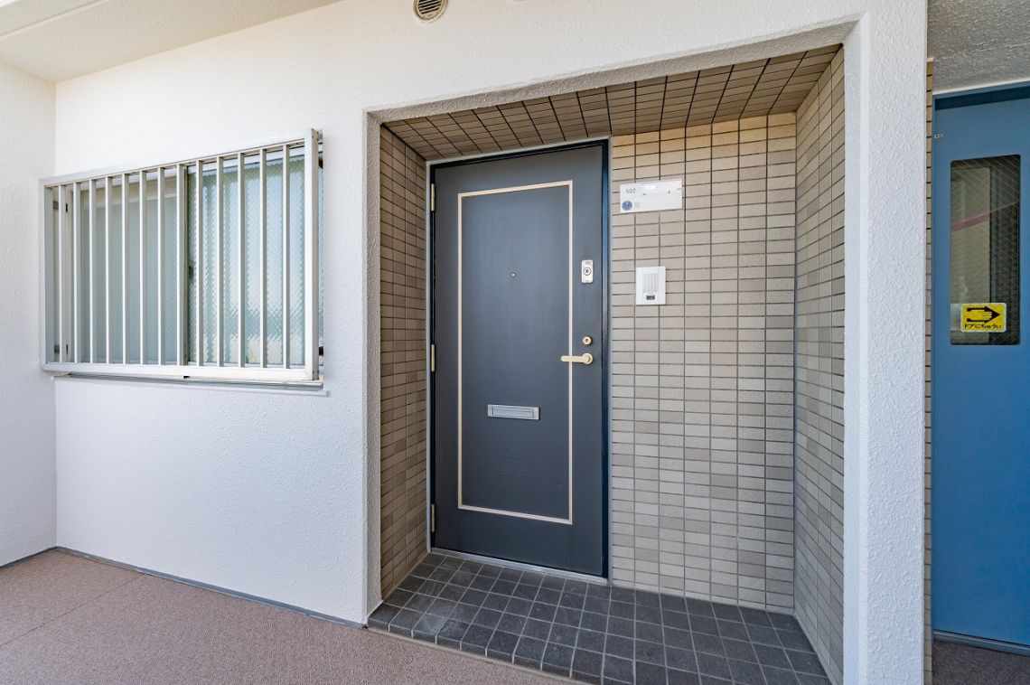 サーパス日吉玄関