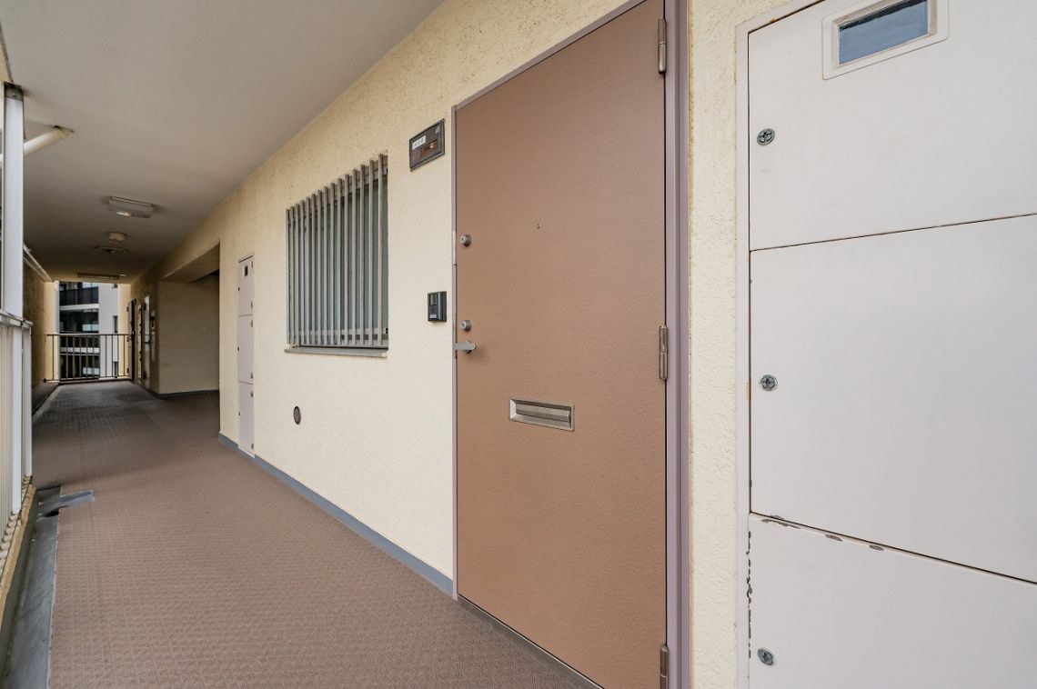 鶴見岸谷ハイツ玄関