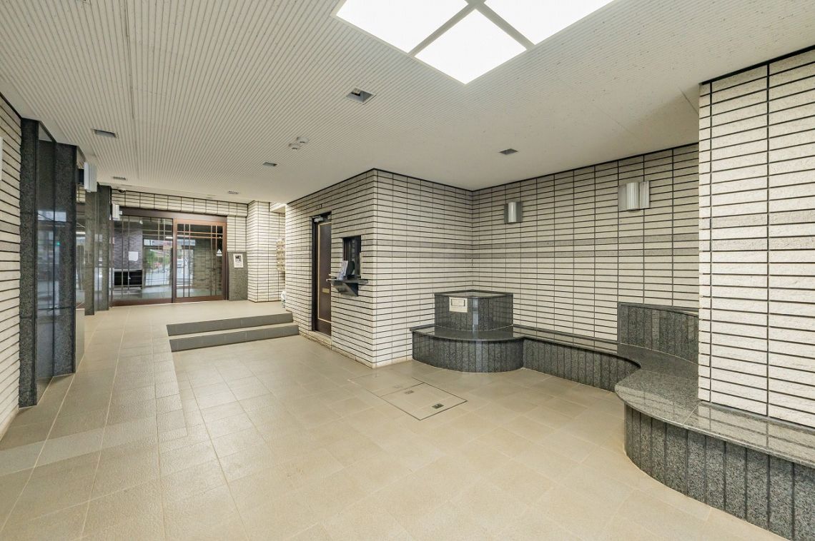 ナイスアーバン横濱片倉町ロビー