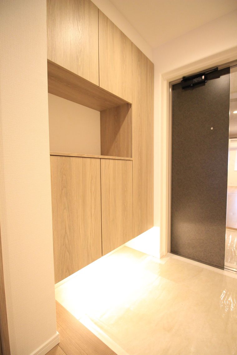 サーパス南大通玄関