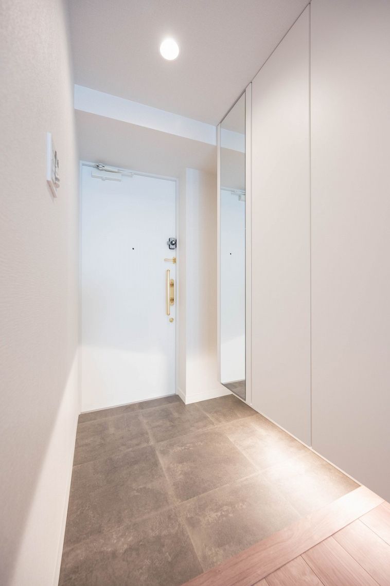 クリオ王子神谷参番館玄関