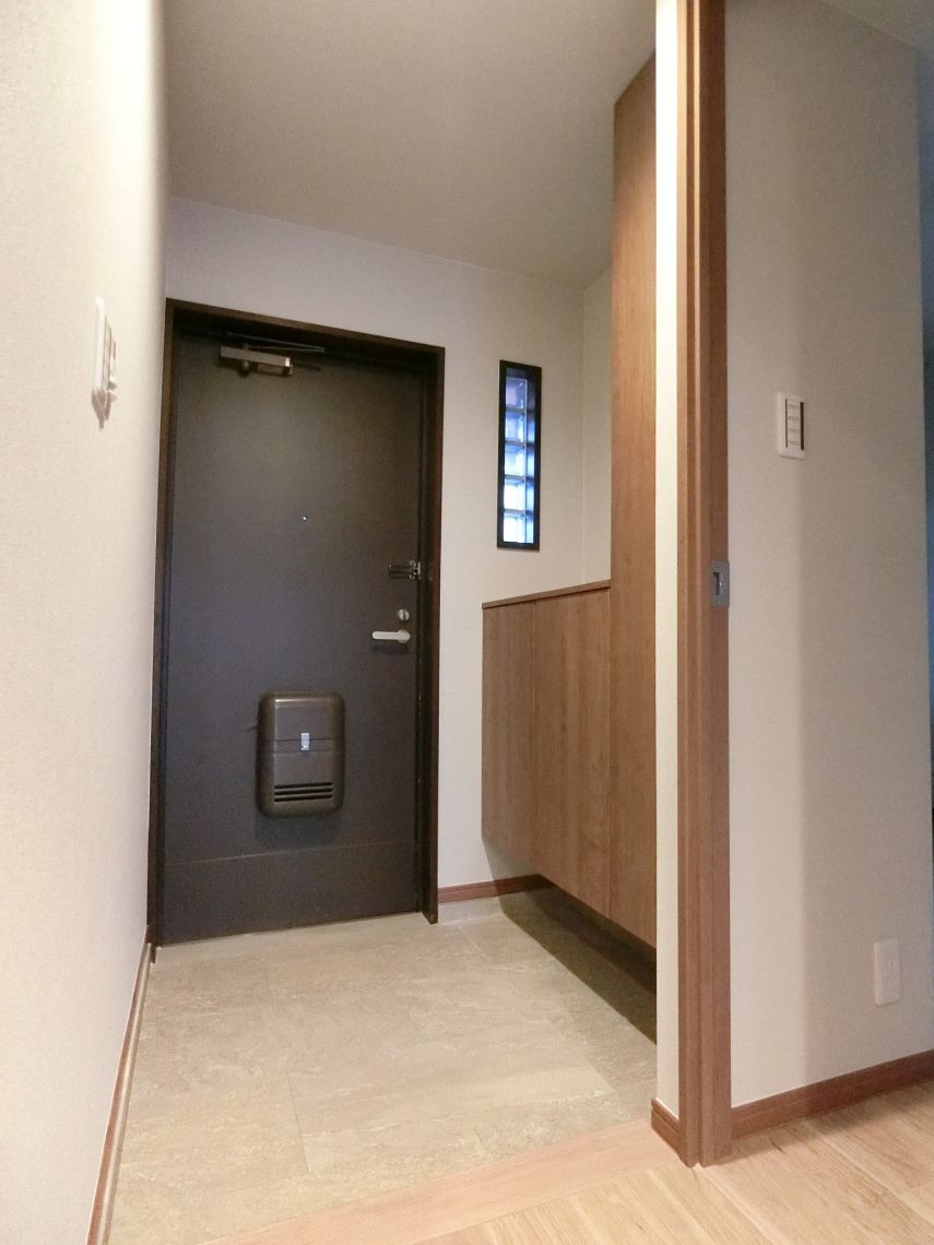 ライオンズマンション高岡中島町玄関