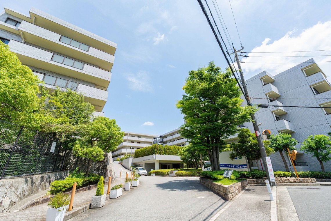 ライオンズマンション西宮高座　Ｂ棟現地外観写真