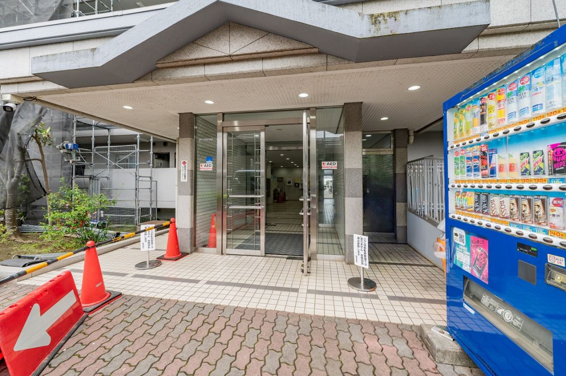 原木中山ファミールハイツ１号館エントランス