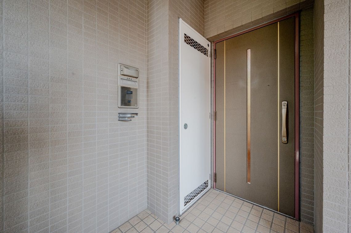 リブゼディライトステージ玄関