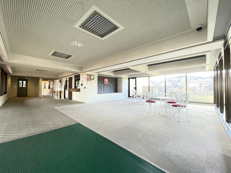 ライオンズマンション八幡ロビー