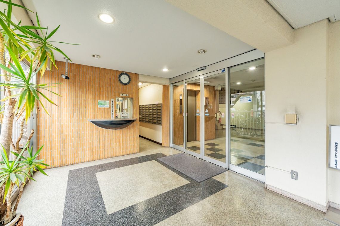 豊栄平町マンションエントランス