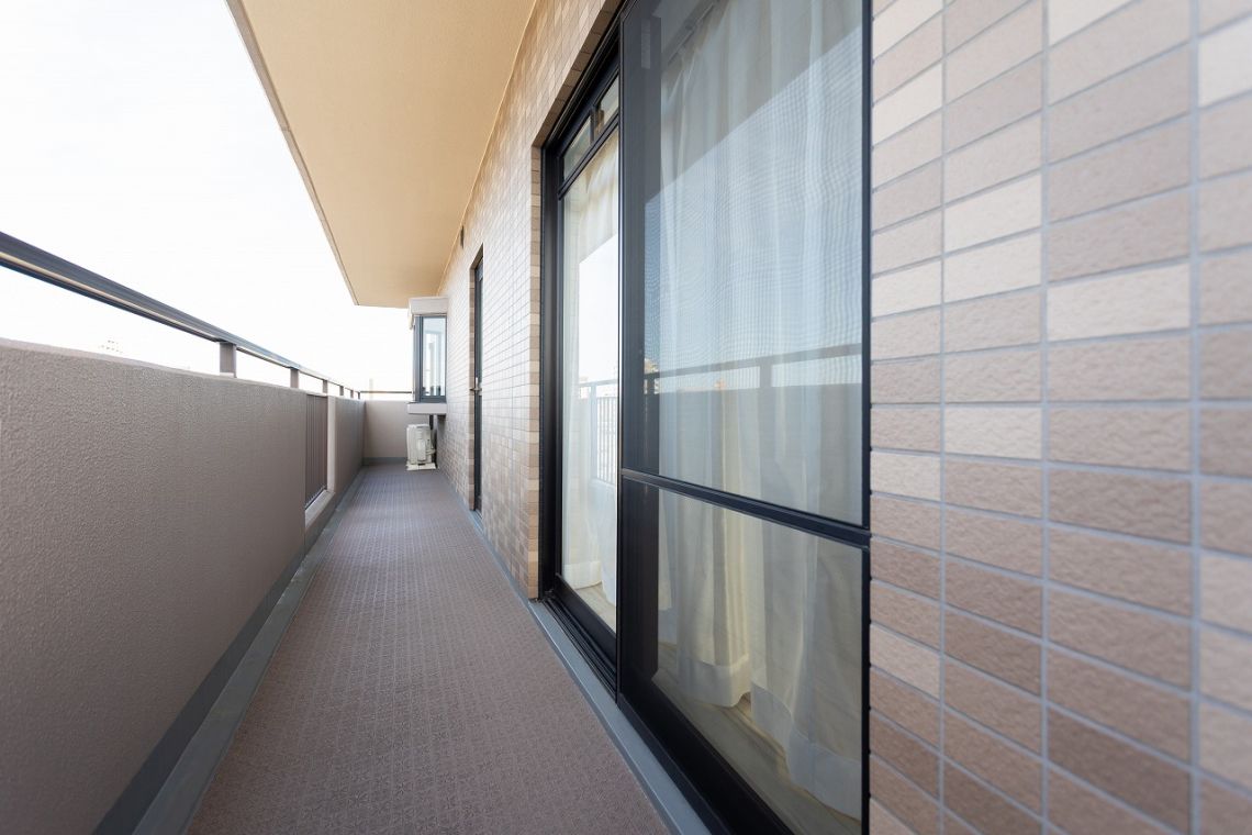 ライオンズマンション上中野玄関