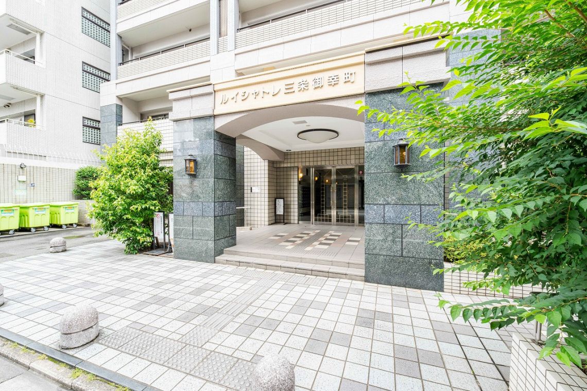 ルイシャトレ三条御幸町エントランス
