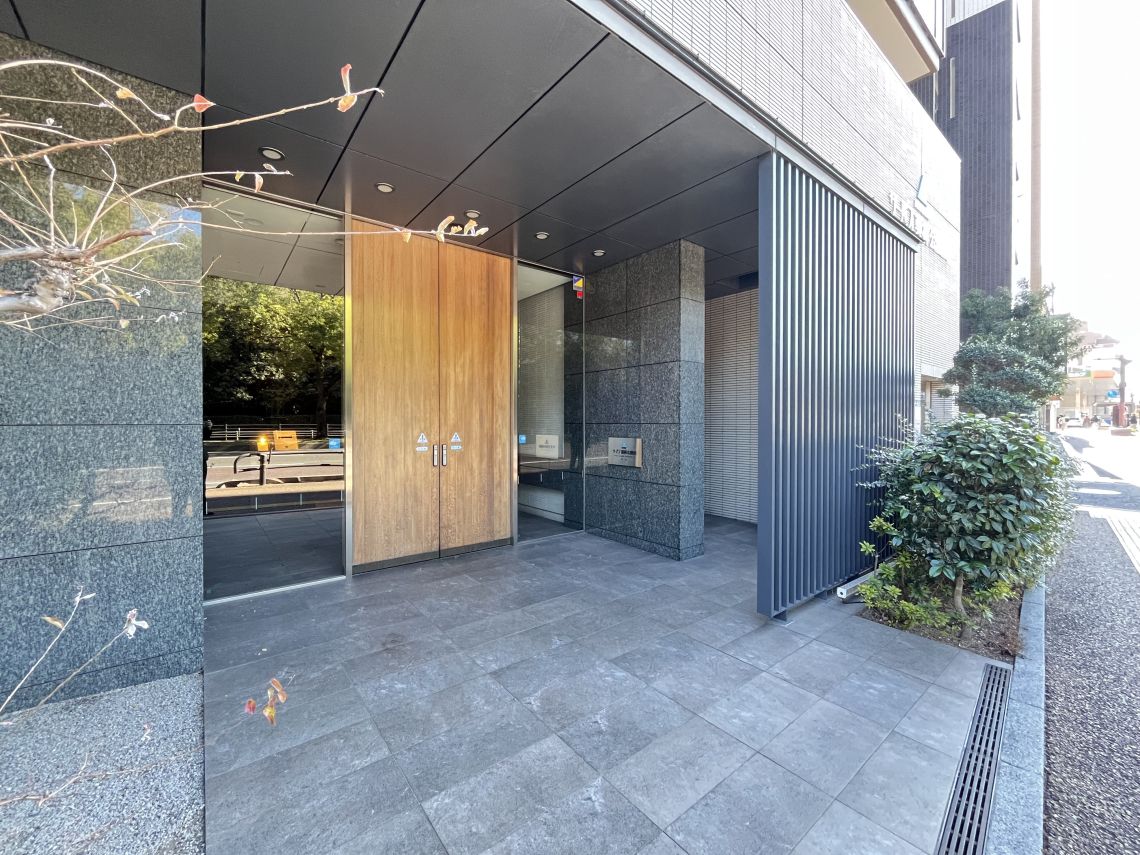 サーパス栗林公園前現地外観写真