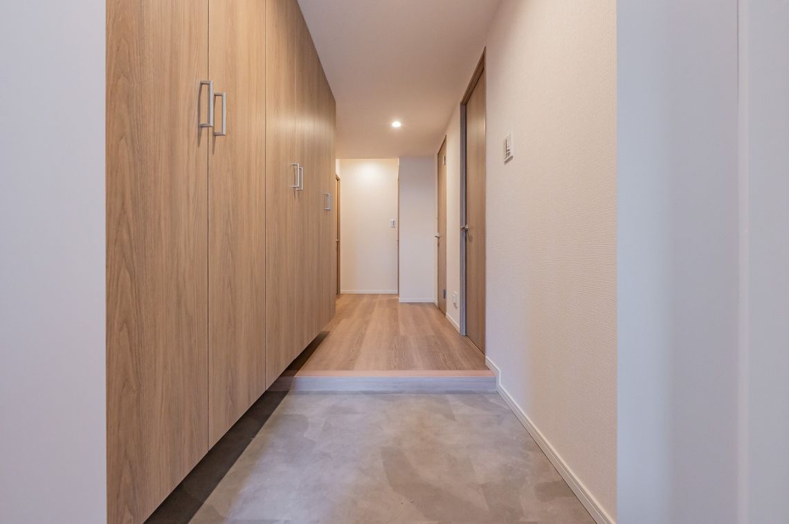 フォレストレイクひばりが丘Ｃ棟玄関