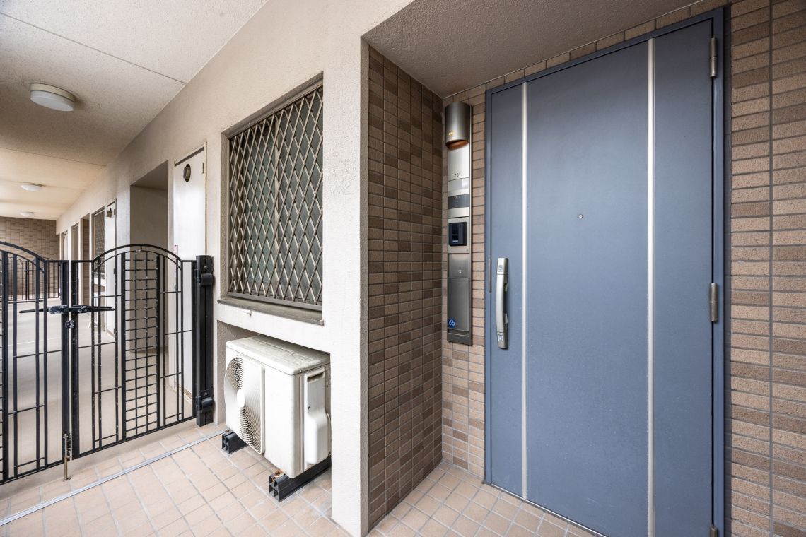 ロイヤルアーク藤崎玄関