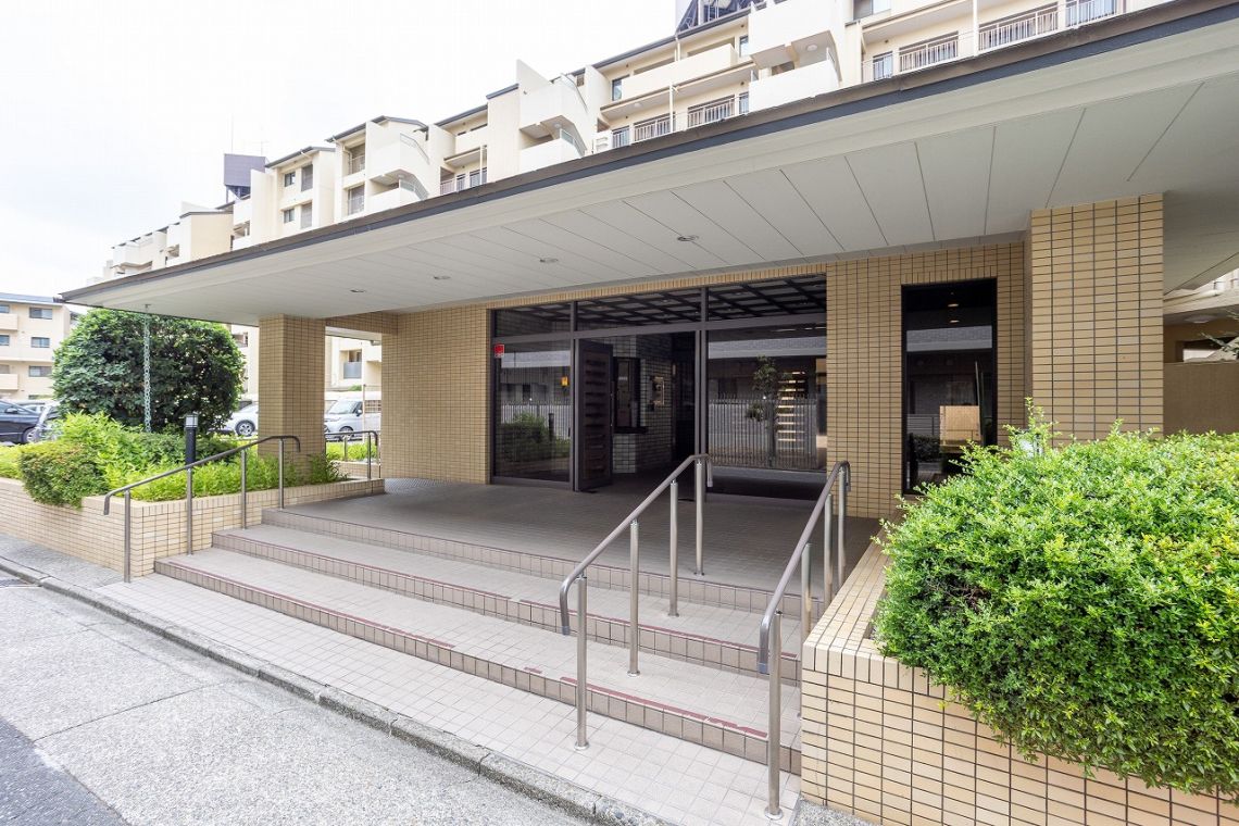 ライオンズマンション岩塚Ａ棟エントランス
