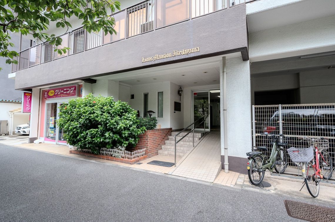 ライオンズマンション池田山エントランス