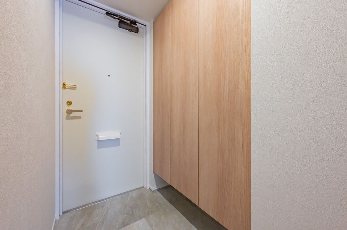 メイツ南浦和ガーデン玄関