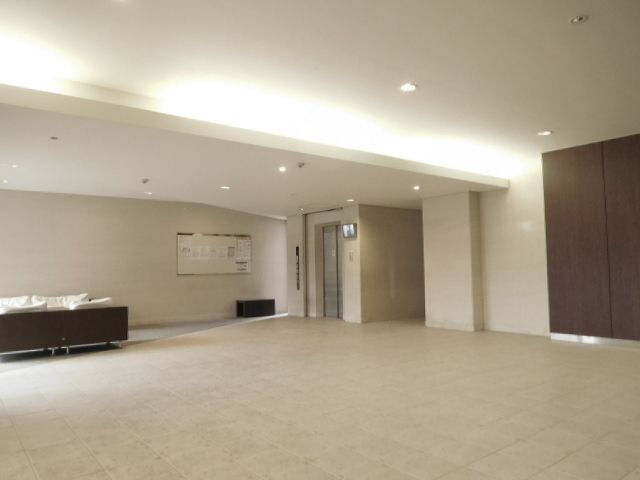 サーパスシティ東朝日町２号エントランス