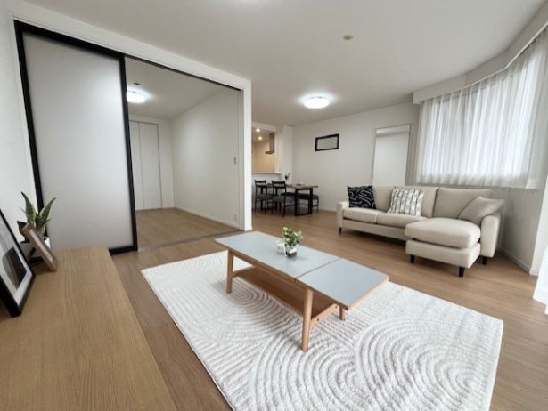 サーパス城山二番館リビング