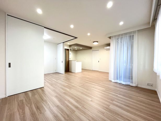 サーパス栗林公園前リビング