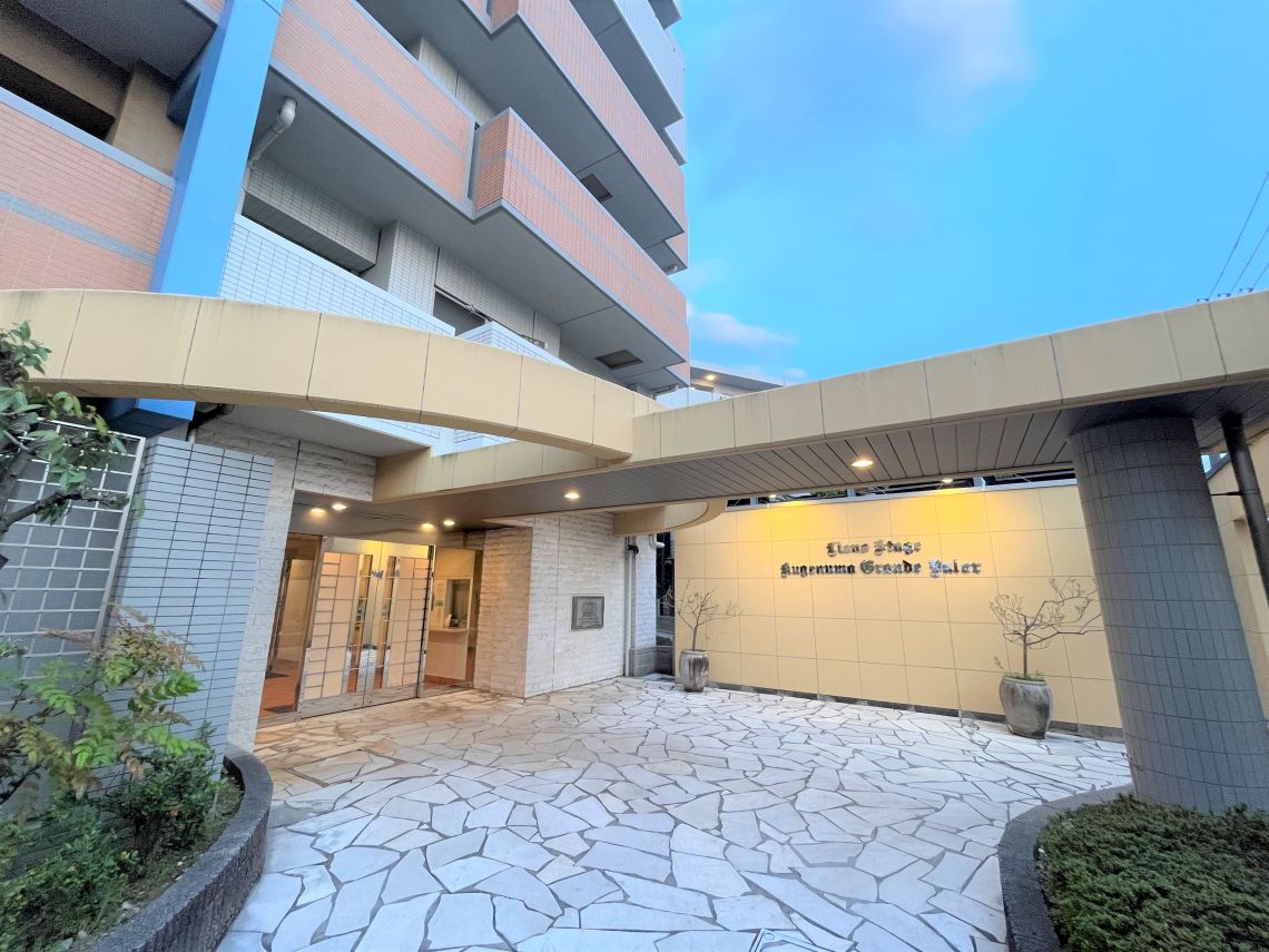 ライオンズステージ鵠沼グランヴァローレエントランス