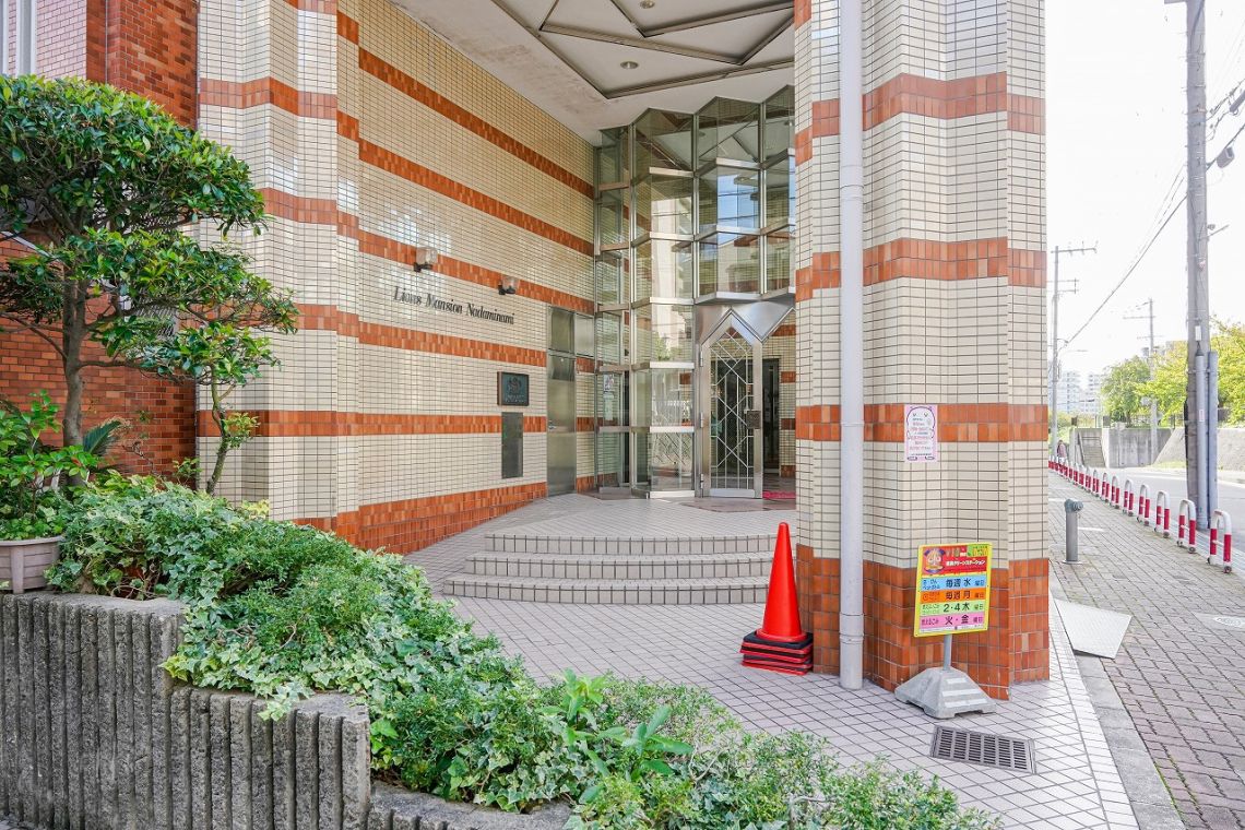 ライオンズマンション灘南エントランス