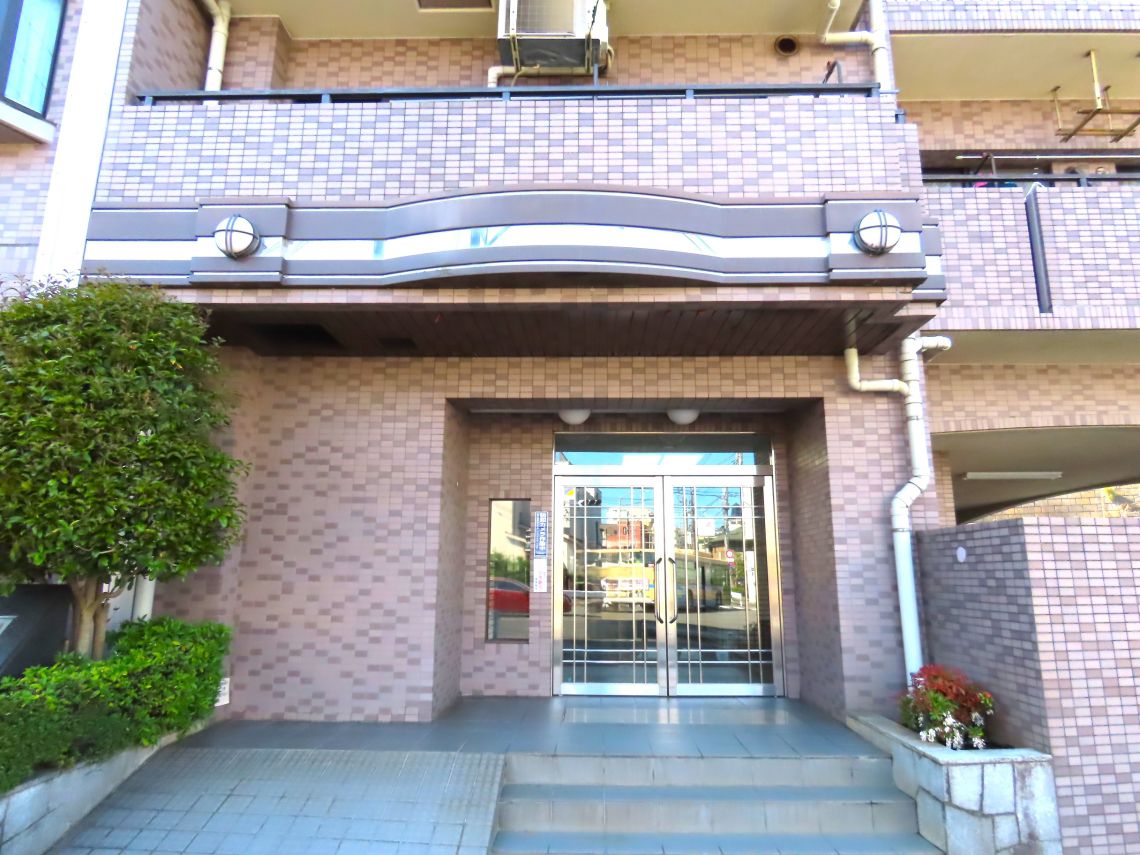 ナイスアーバン横濱片倉町エントランス