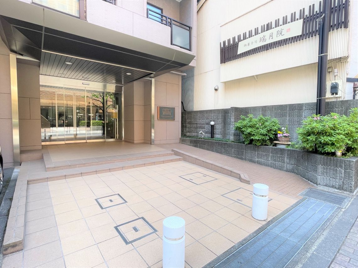 ライオンズマンション飯田橋駅前エントランス
