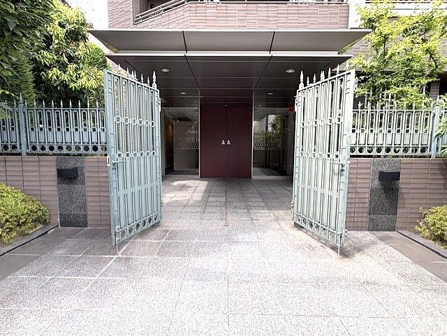 プラウド夕陽ヶ丘北山町エントランス