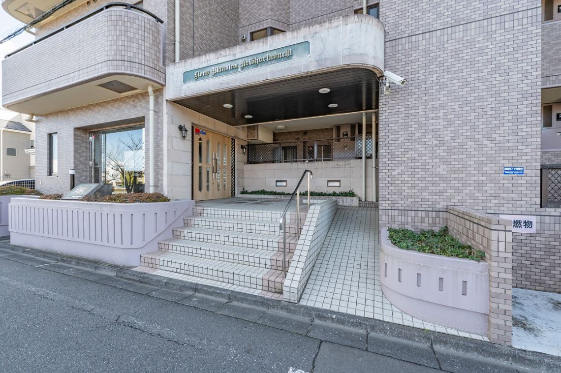 ライオンズマンション京王堀之内現地外観写真