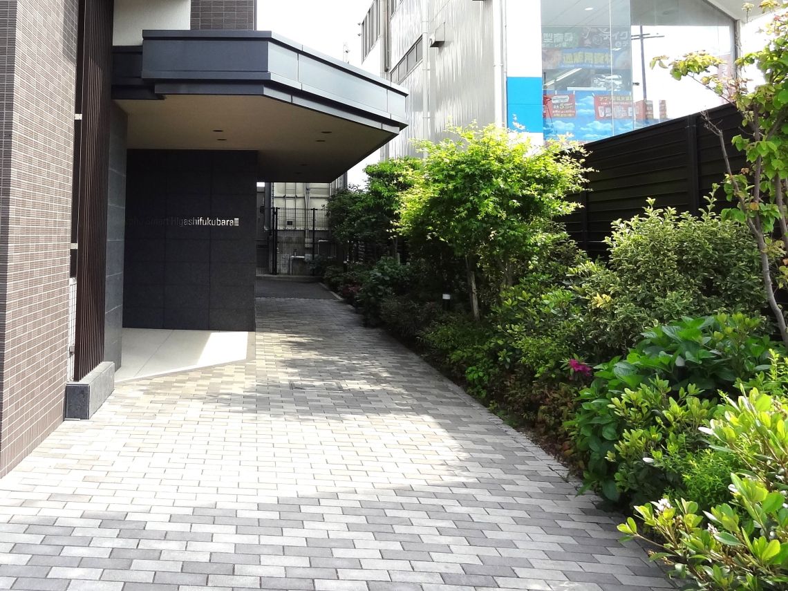 アルファスマート東福原３エントランス
