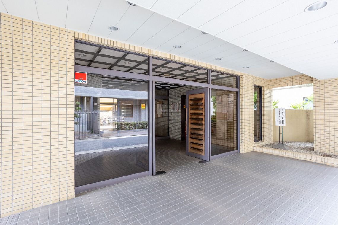 ライオンズマンション岩塚Ａ棟エントランス