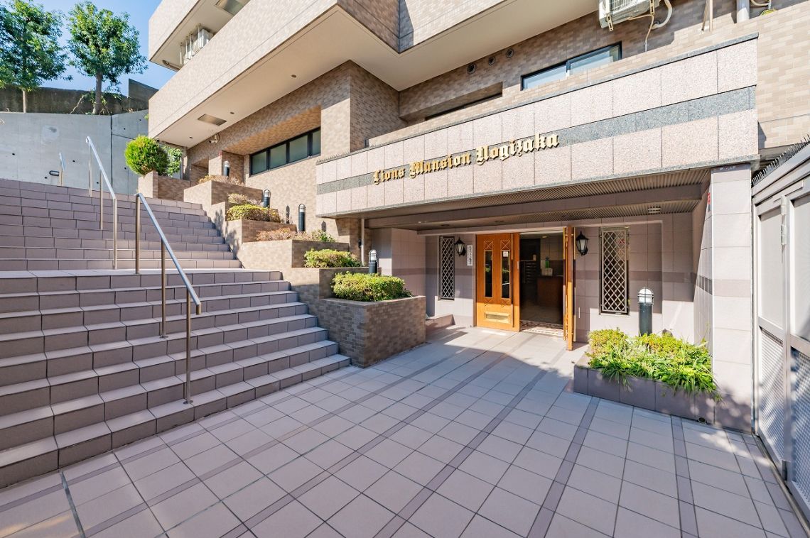 ライオンズマンション乃木坂構造・工法・仕様：エントランス外観