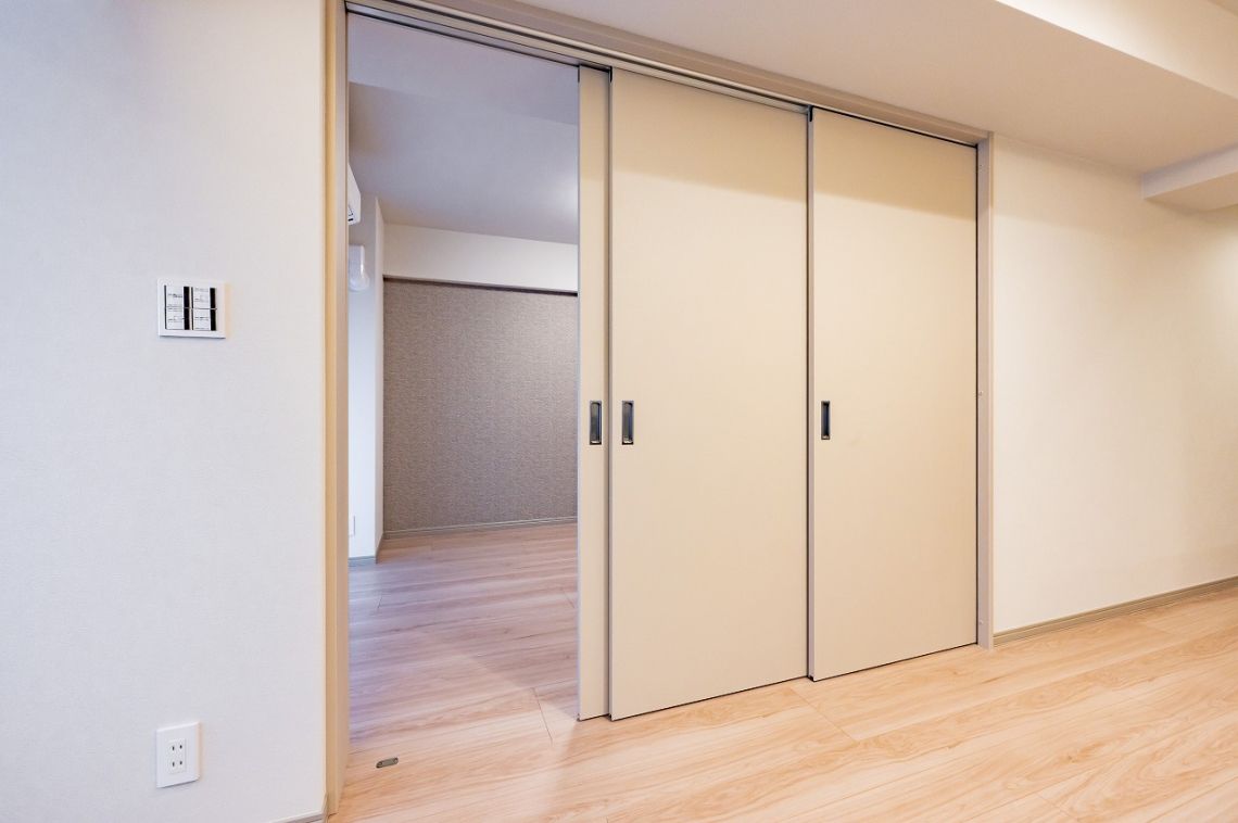 マートルコート麹町構造・工法・仕様：リビング三枚引き戸