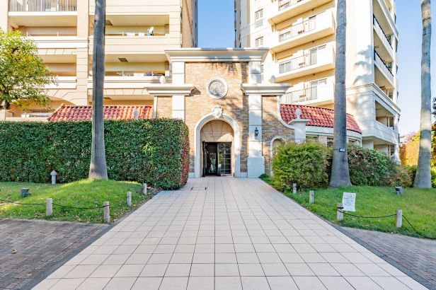 レイディアントシティ向ヶ丘遊園イタリア街区エントランス