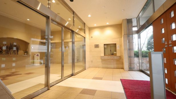 ライオンズヴィアーレ浦和弐番館エントランス