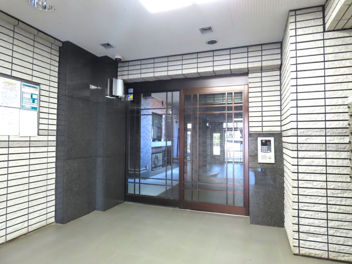 ナイスアーバン横濱片倉町エントランス