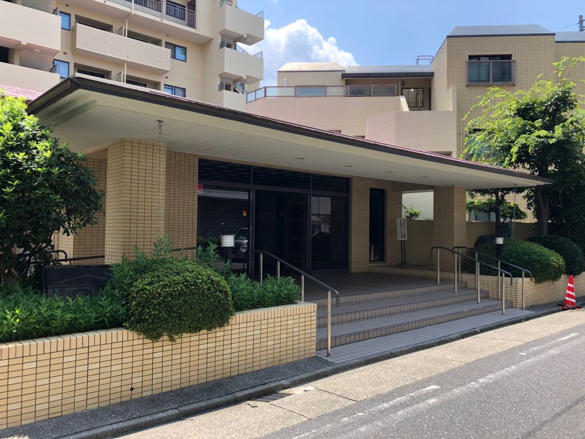 ライオンズマンション岩塚Ａ棟エントランス