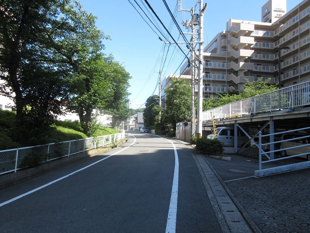 サーパス衣山壱番館前面道路を含む現地写真