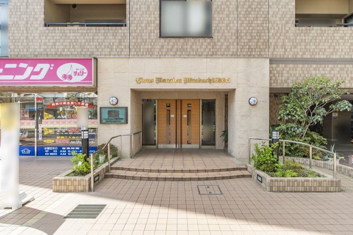 ライオンズマンション三鷹中央通りエントランス