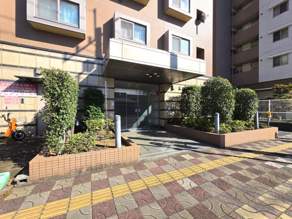 ダイアパレス鳩ケ谷本町エントランス