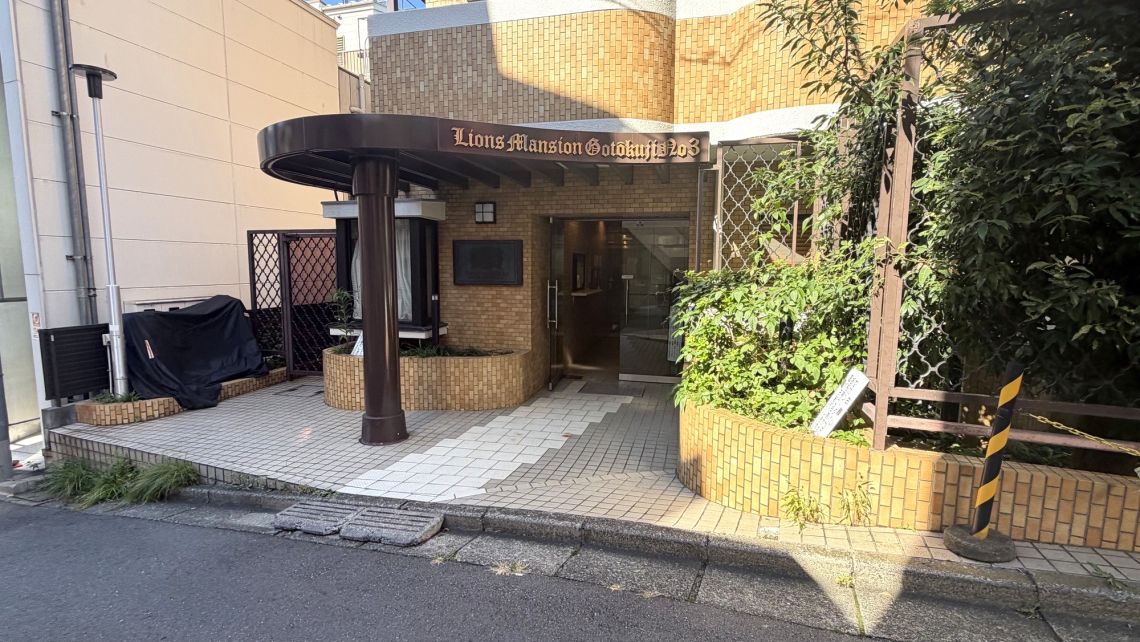 ライオンズマンション豪徳寺第３エントランス