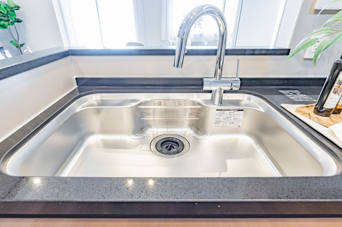 プラウドタワー千代田富士見レジデンス構造・工法・仕様：ディスポーザー完備のシンク