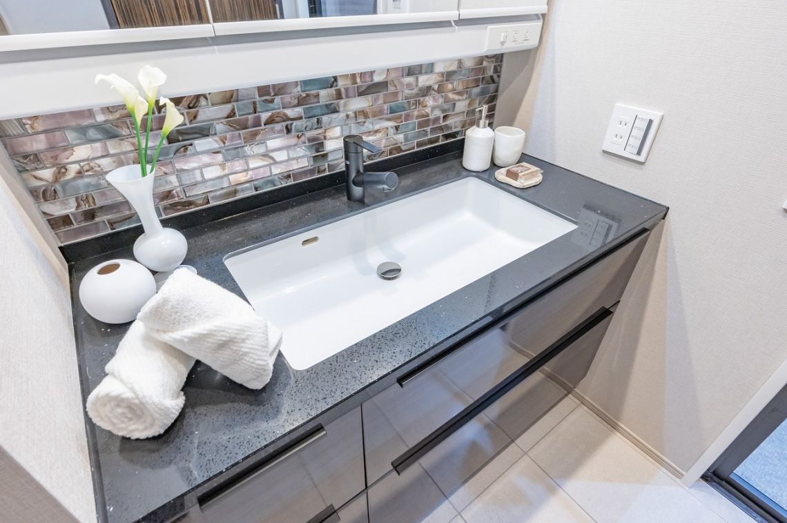 プラウドタワー千代田富士見レジデンス構造・工法・仕様：洗面化粧台