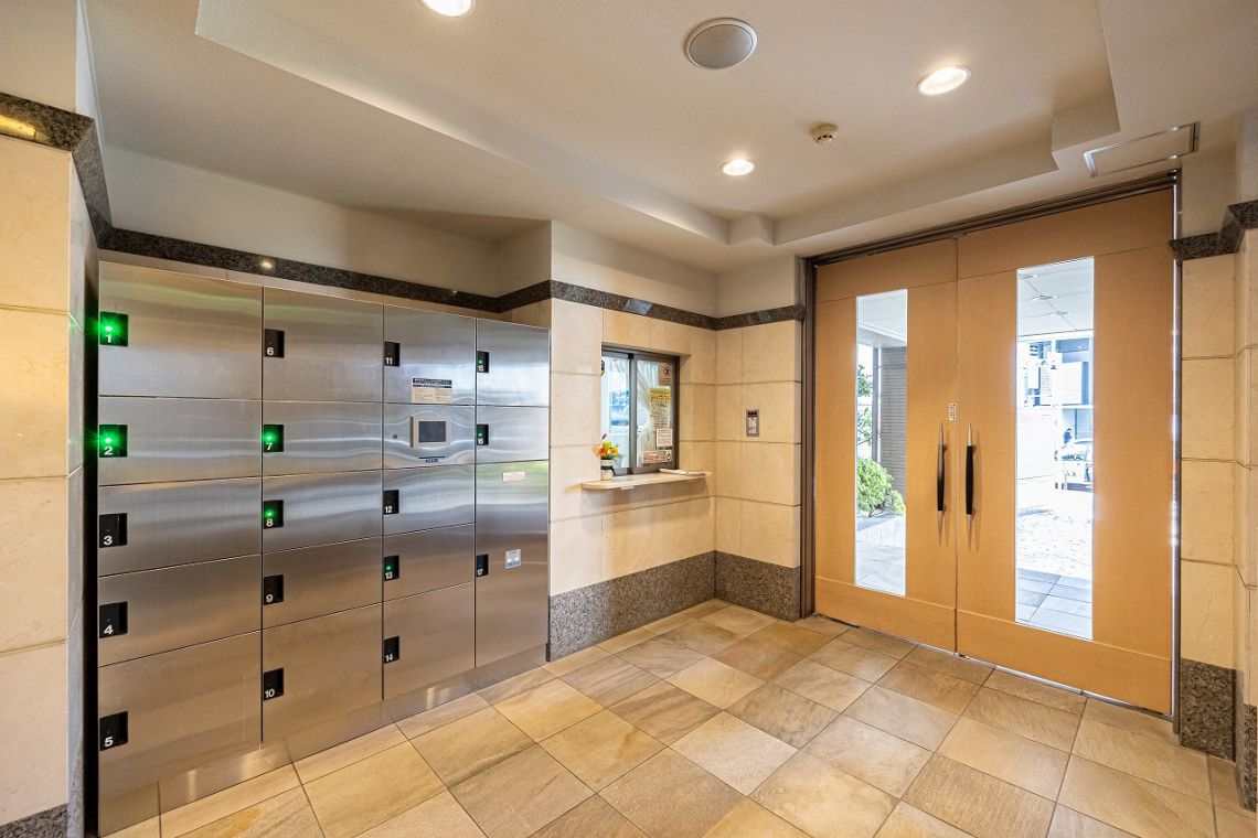 グランアビテ目白ステーションフロント構造・工法・仕様：風除室・宅配ボックス